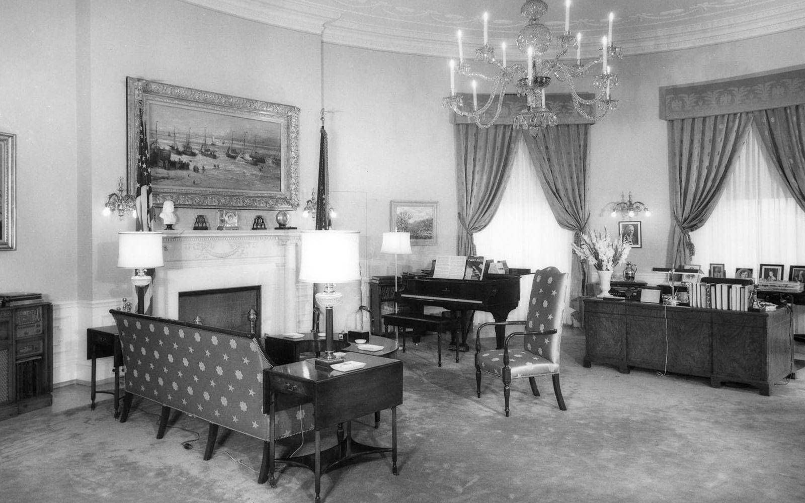 Det ovala rummet, Trumans arbetsplats, efter renoveringen. Foto: U.S. National Archives