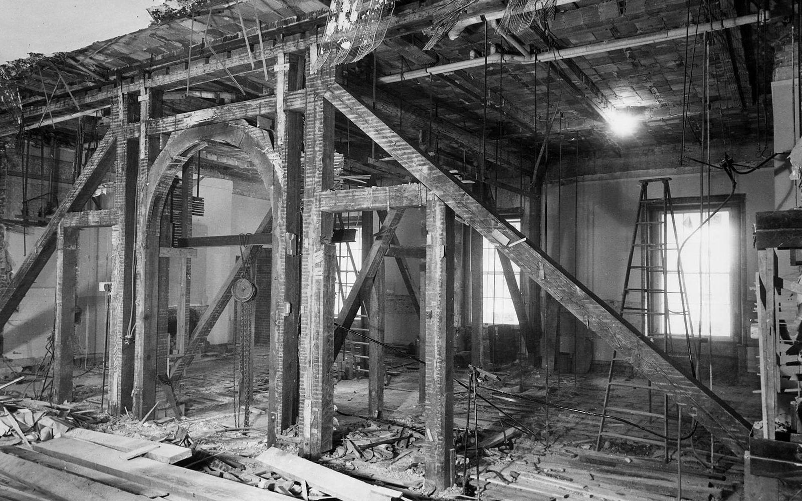 En bild från andra våningen i Vita huset 1950, under renoveringen. Foto: U.S. National Archives