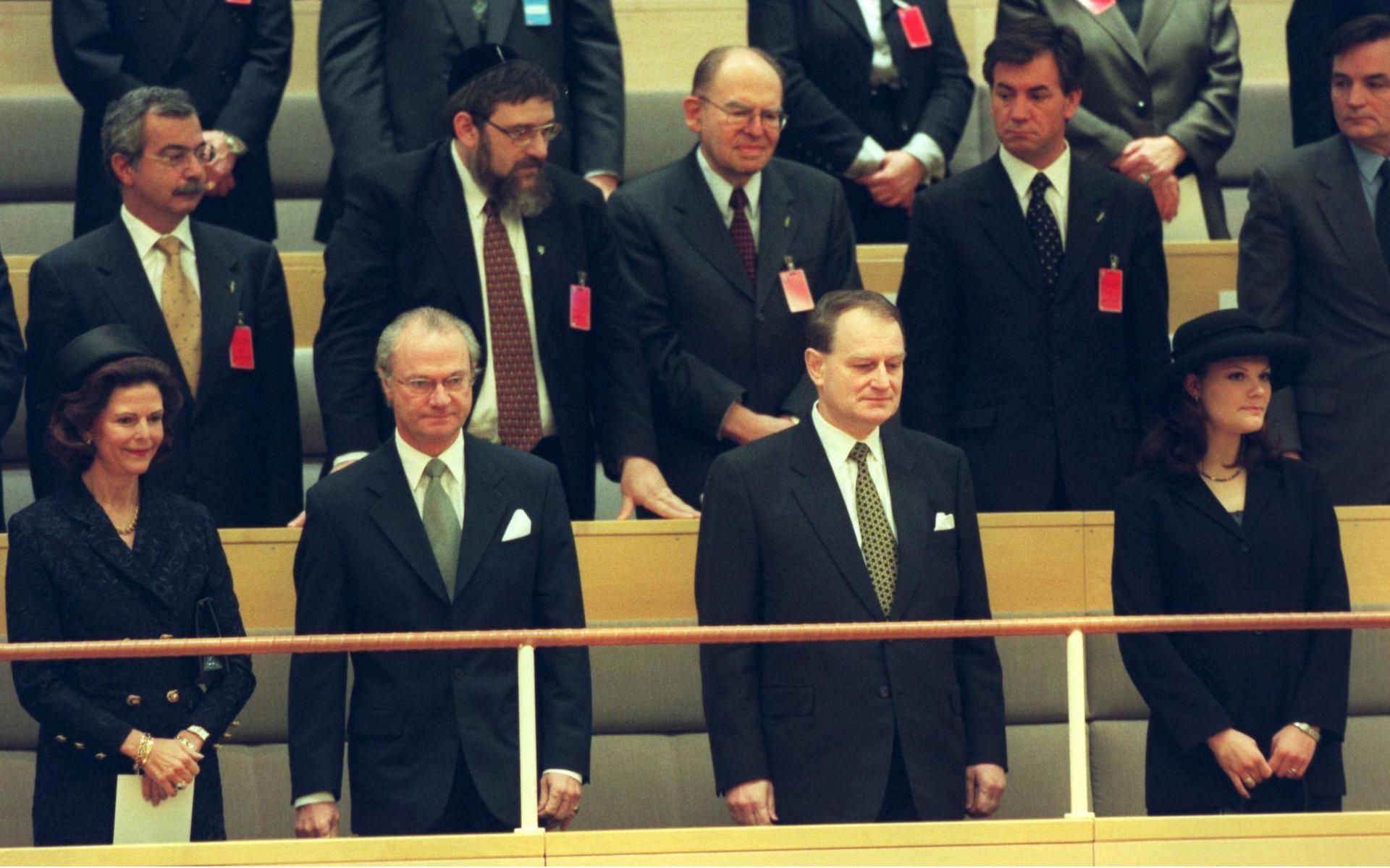 Den 27 januari 2000 hölls en minneshögtid för Förintelsens offer i riksdagen under Förintelsekonferensen i Stockholm. Närvarande fanns Drottning Silvia, kung Carl XVI Gustaf, vice talman Anders Björck, och kronprinsessan Victoria.