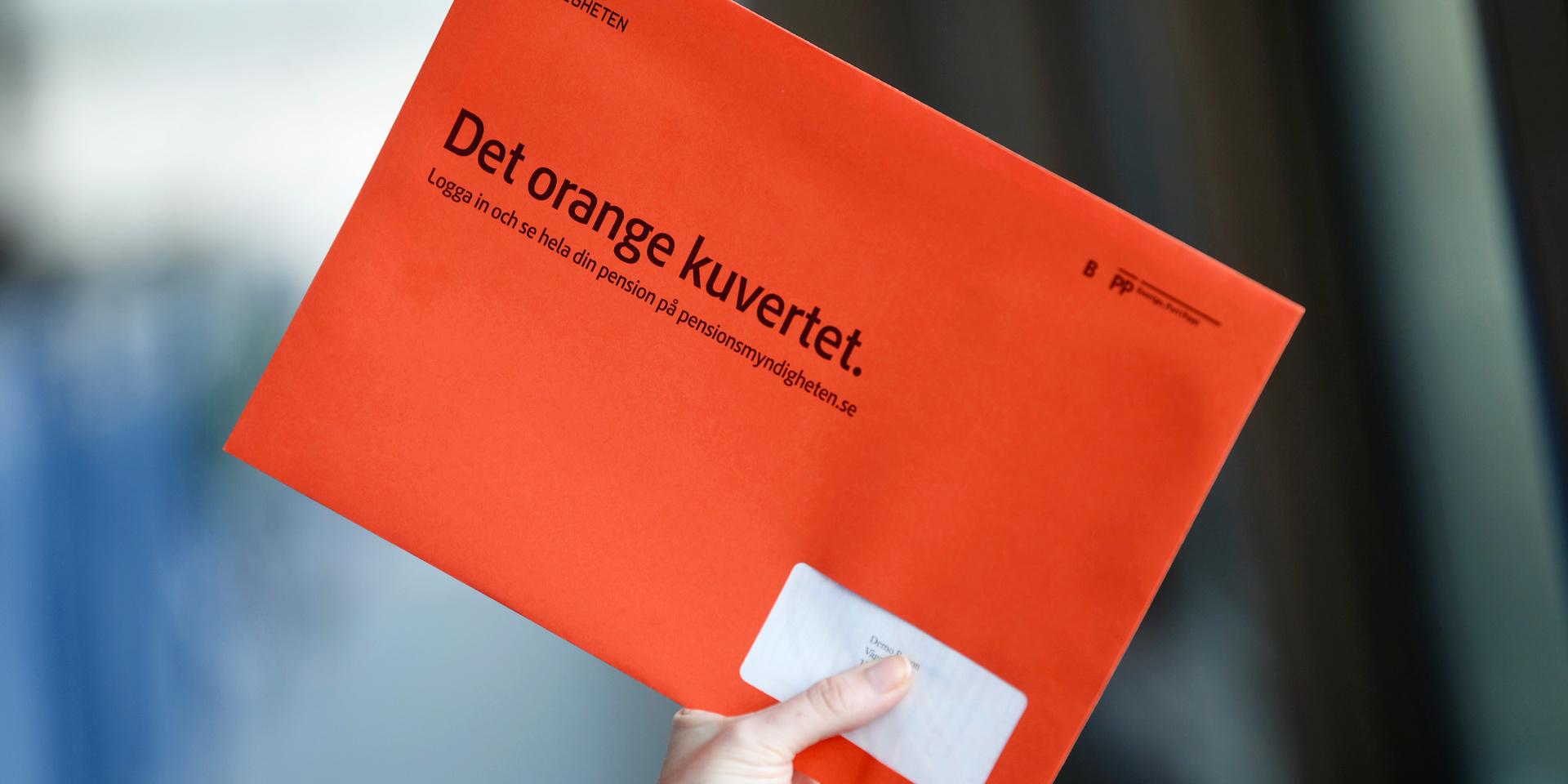 Det orange kuvertet är för många ingen kul läsning.