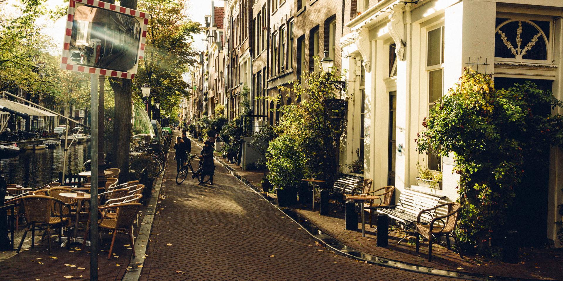 Amsterdam bjuder på allt från småbutiker och unika designhotell till gourmetrestauranger och museer.