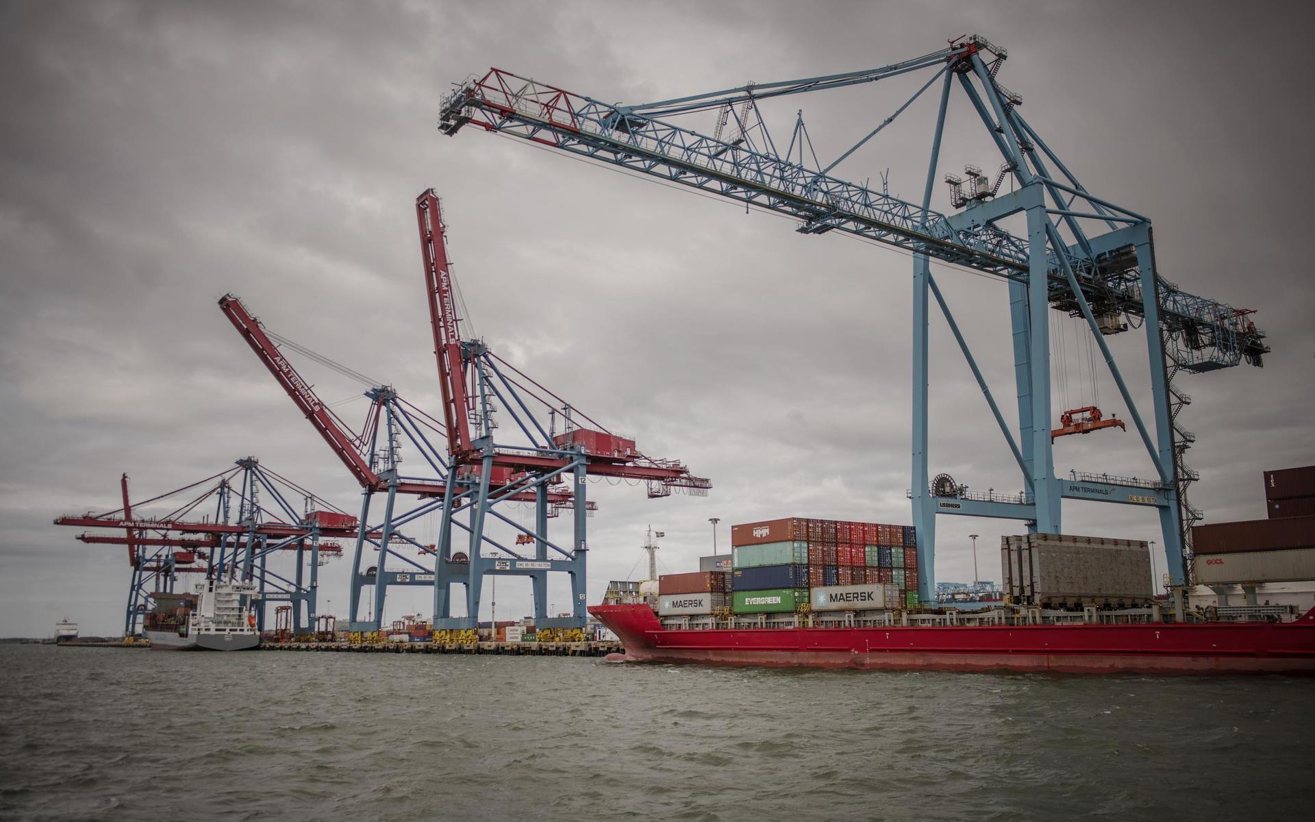 Idag har en del av containerhamnen kapacitet att ta emot de stora fartygen – men inte om de är fullastade.