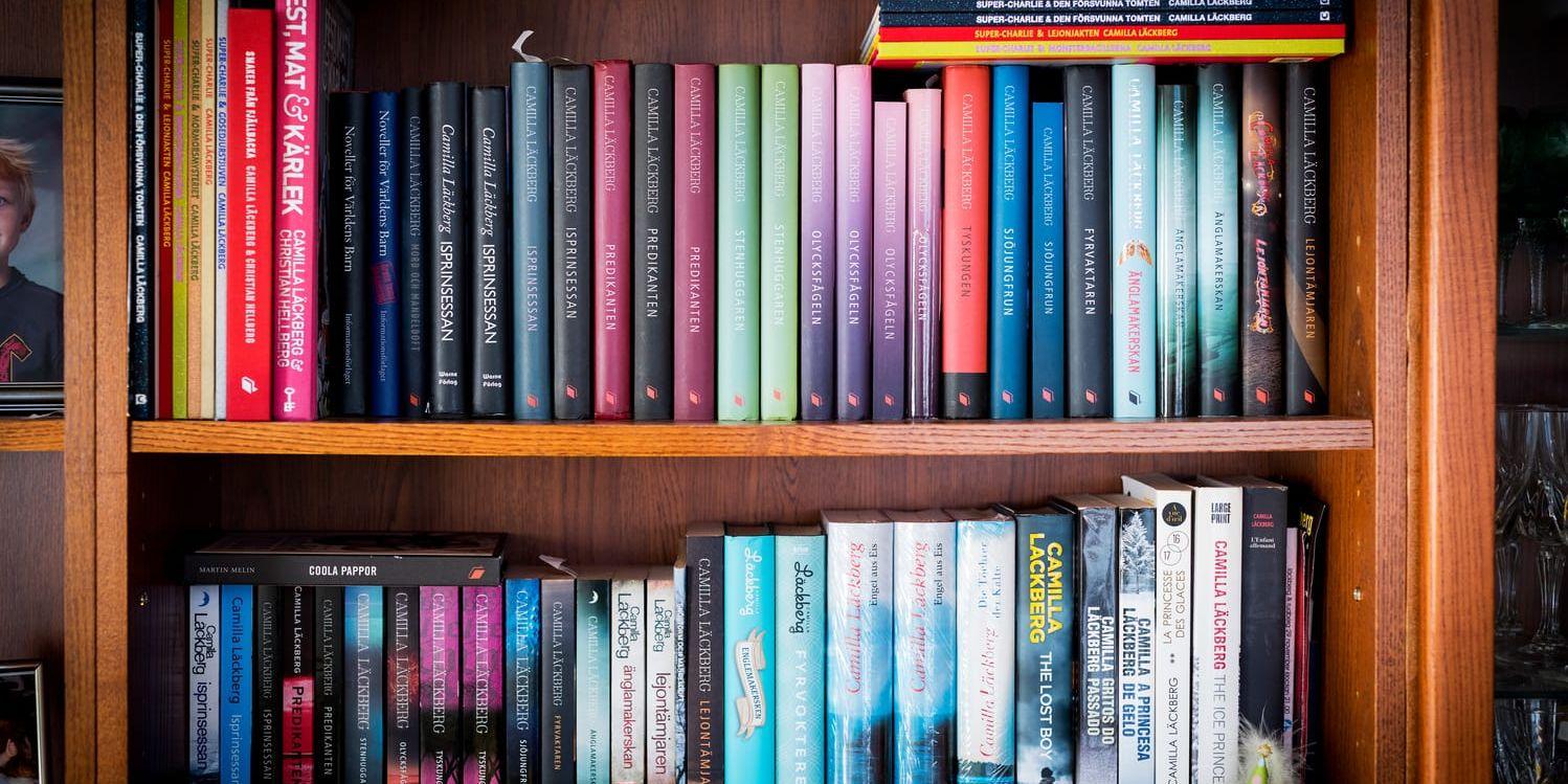 Dotterns böcker står givetvis på hedersplats i bokhyllan. Bild: Anna Edlund