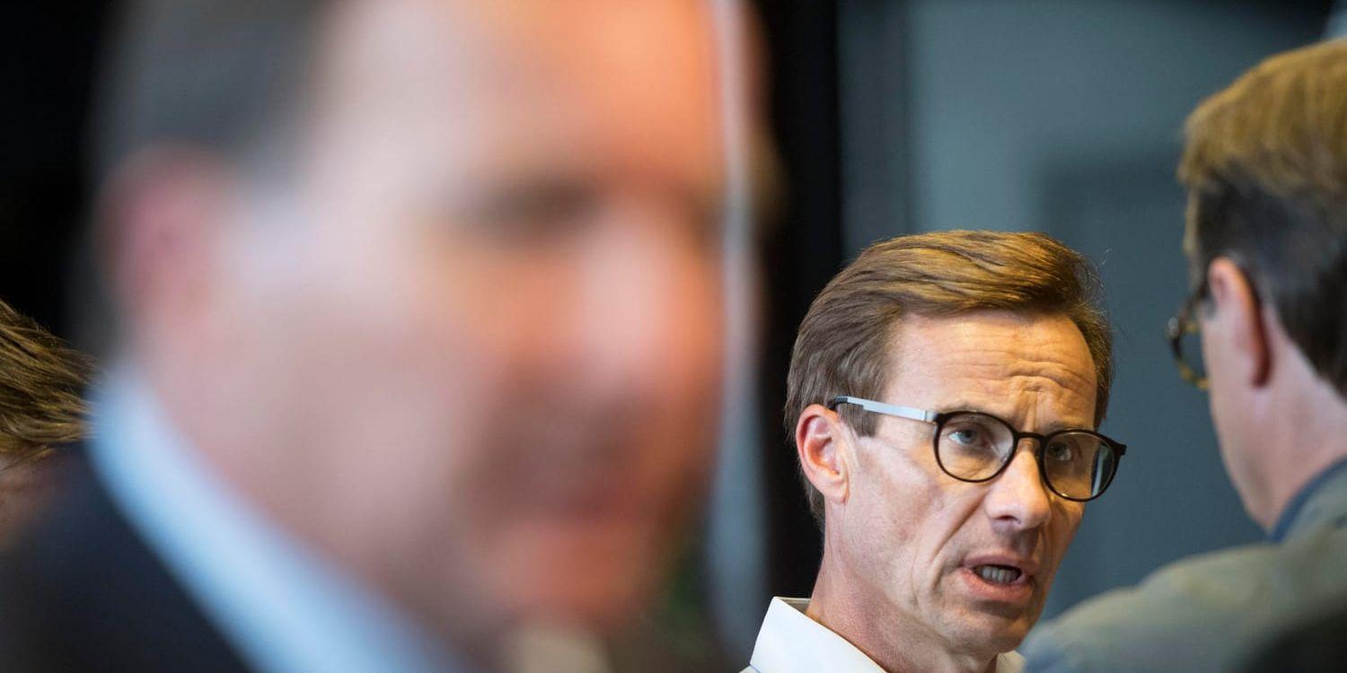 Statsminister Stefan Löfven (S) och Ulf Kristersson efter SR:s partiledardebatt på Kulturhuset.