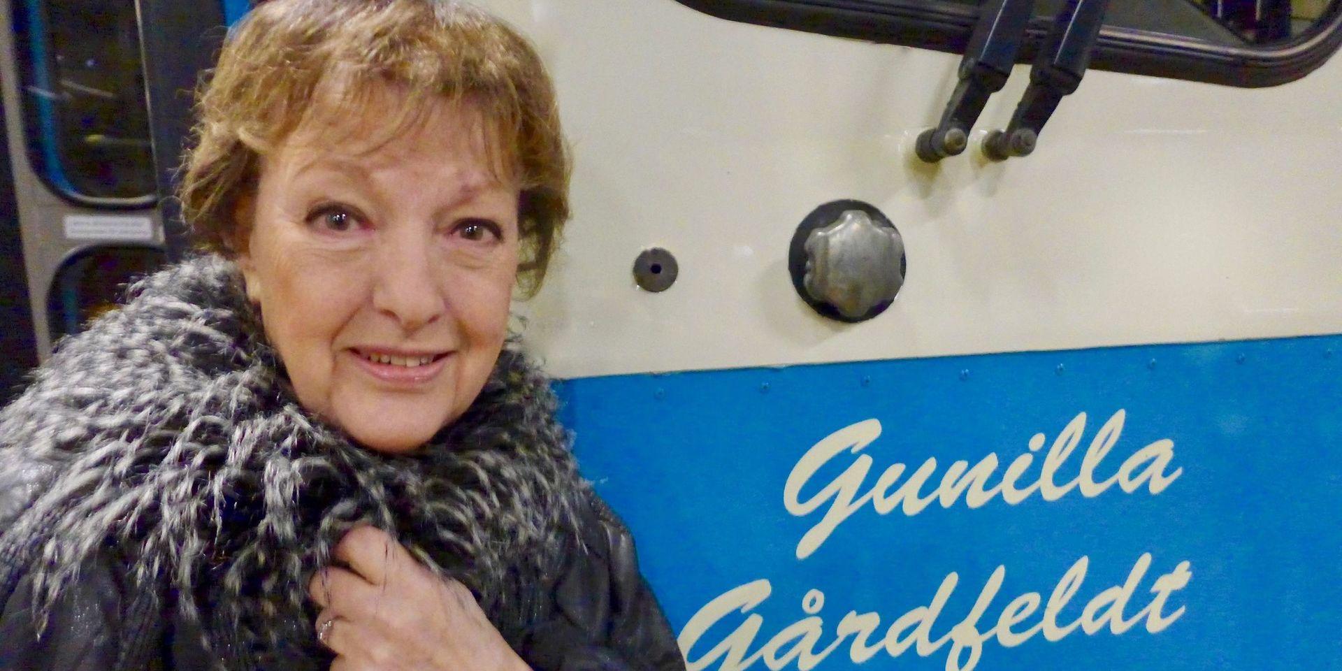 Professorn, artisten och skådespelaren Gunilla Gårdfeldt har hunnit med åtskilligt i sitt omväxlande liv – och så har hon fått ge namn åt en av stadens spårvagnar. 