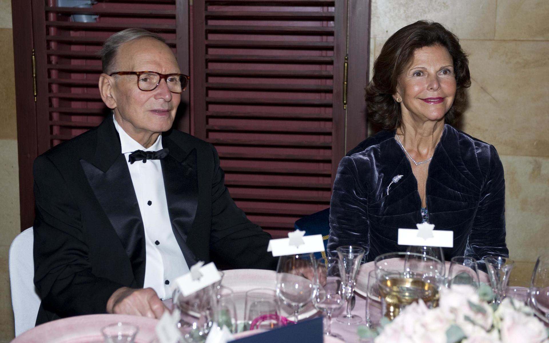 Drottning Silvia med den italienske pristagaren Ennio Morricone till bords under Polar Music Prize-banketten på Grand Hotel 2010.