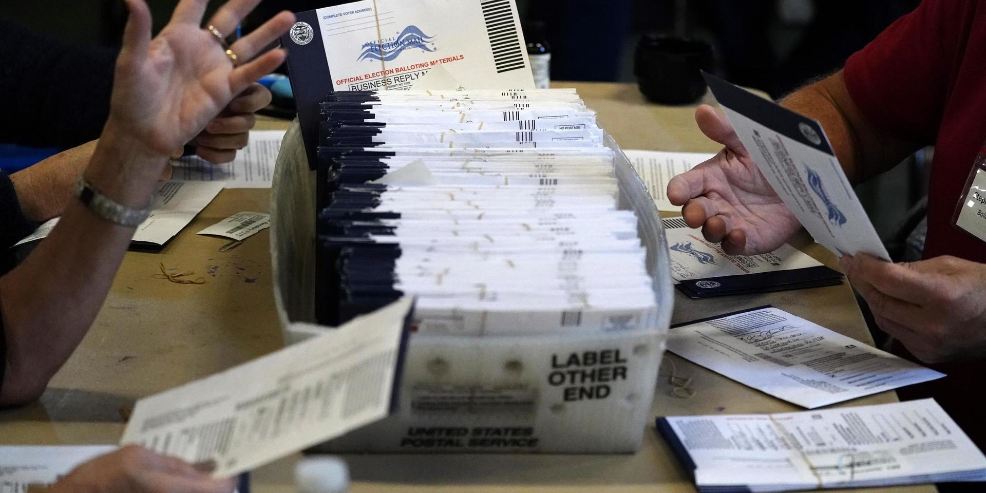 Rösträkningen av brevröster i Chester County, Pennsylvania.