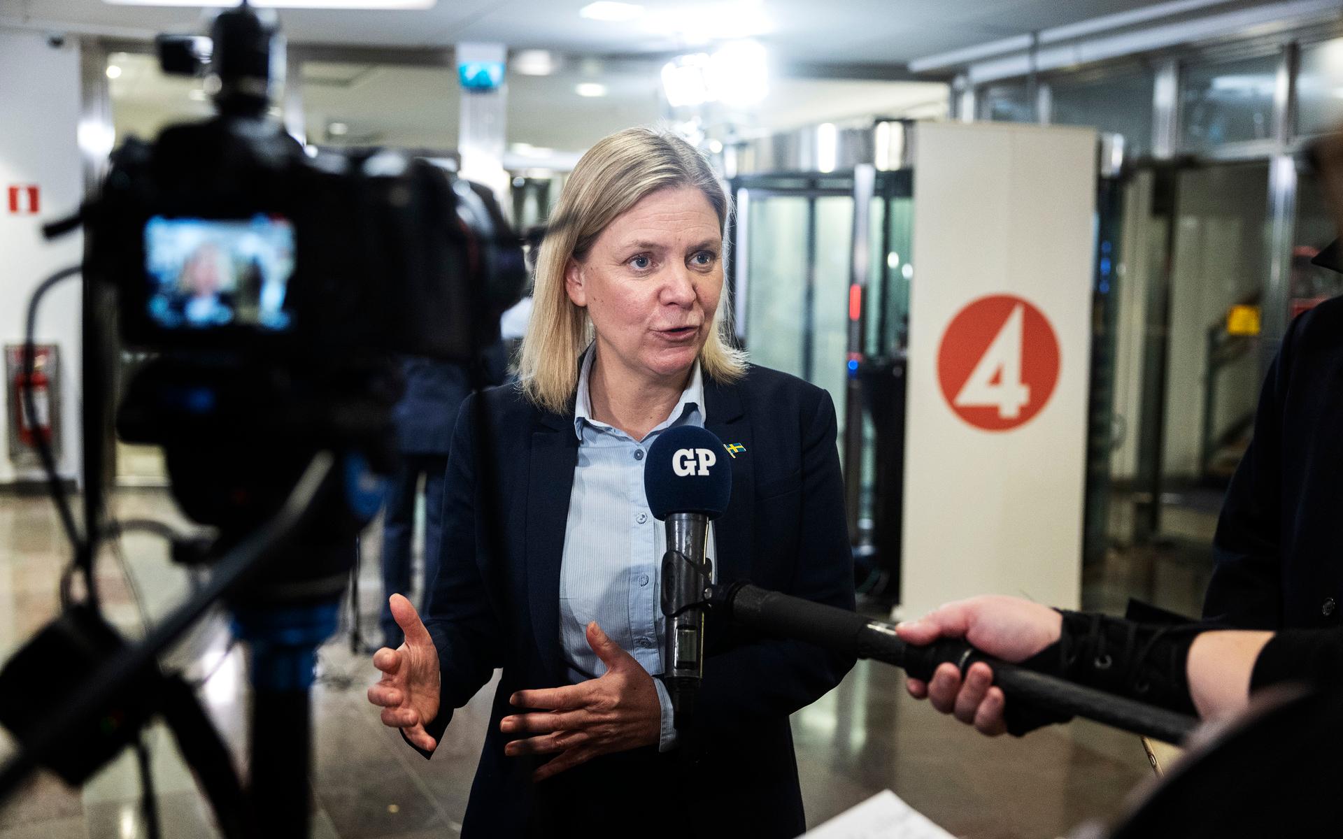 Statsminister Magdalena Andersson (S) när hon anlände till TV4 för kvällens debatt.