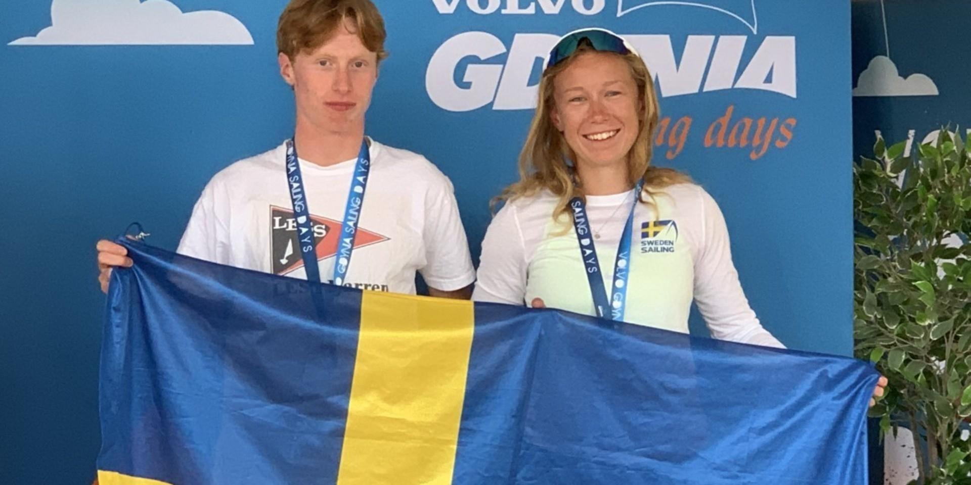 Carl Hörfelt och Alice Moss är årets juniorer i svensk segling.