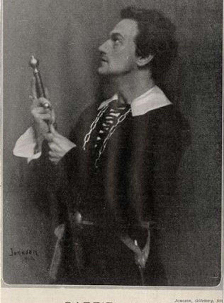 Gabriel Alw - här sminkad som Hamlet - spelade  Peter Långhår i ”Nattliga toner”. 