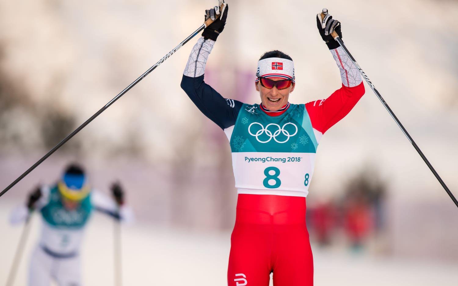 Silvermedaljen gör henne till den kvinna som tagit flest olympiska medaljer. Norskan kan stoltsera med hela elva medaljer. 