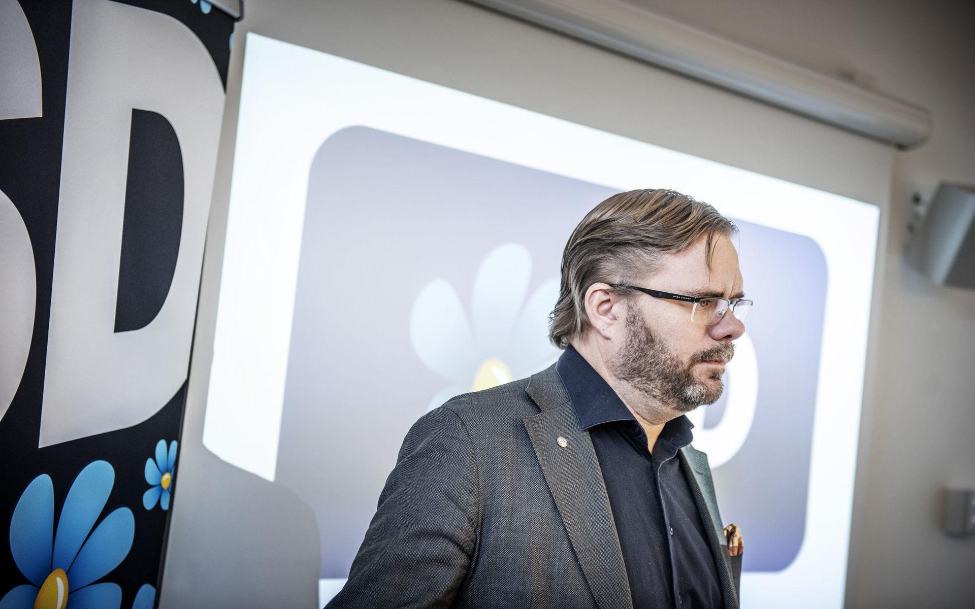 Sverigedemokraternas Jörgen Fogelklou presenterar nästa års budgetförslag.