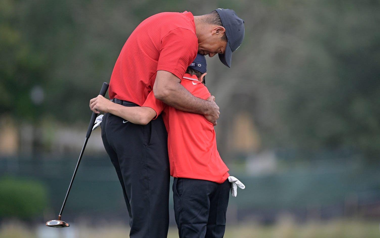 ”Jag spelar som en pappa och jag kunde inte vara lyckligare eller stoltare”<em id="emphasis-3a51bebb419e4aab18ff2a764e2a2705">, </em>säger Tiger Woods.