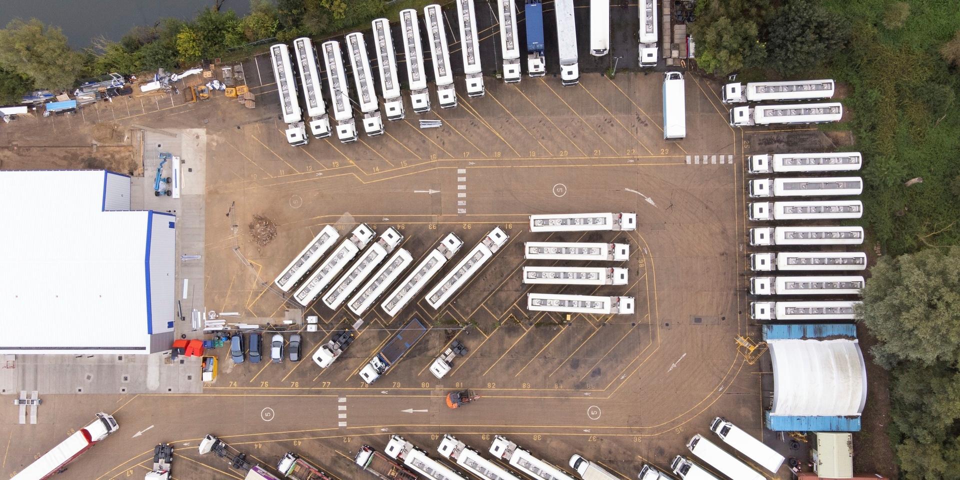 Lastbilar för bränsletransporter vid en depå i Fenstanton, norr om London, i lördags.