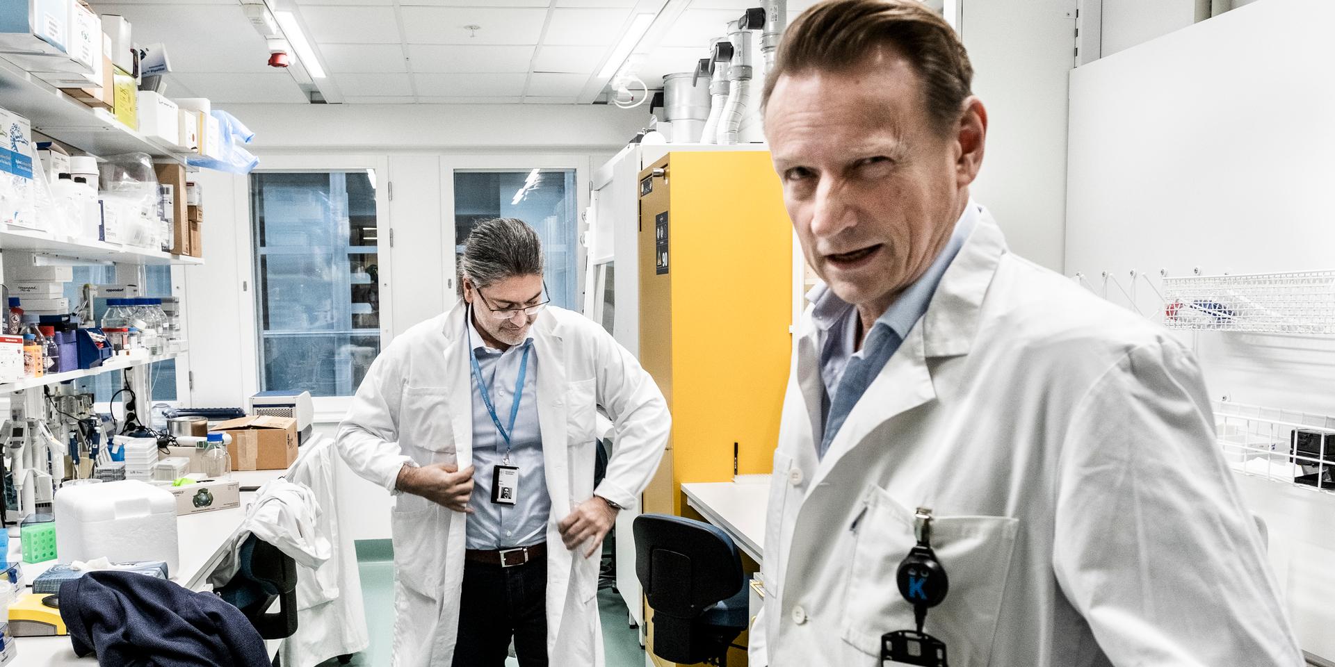  Matti Sällberg, till höger, är vaccinforskare och professor på Karolinska Institutet.