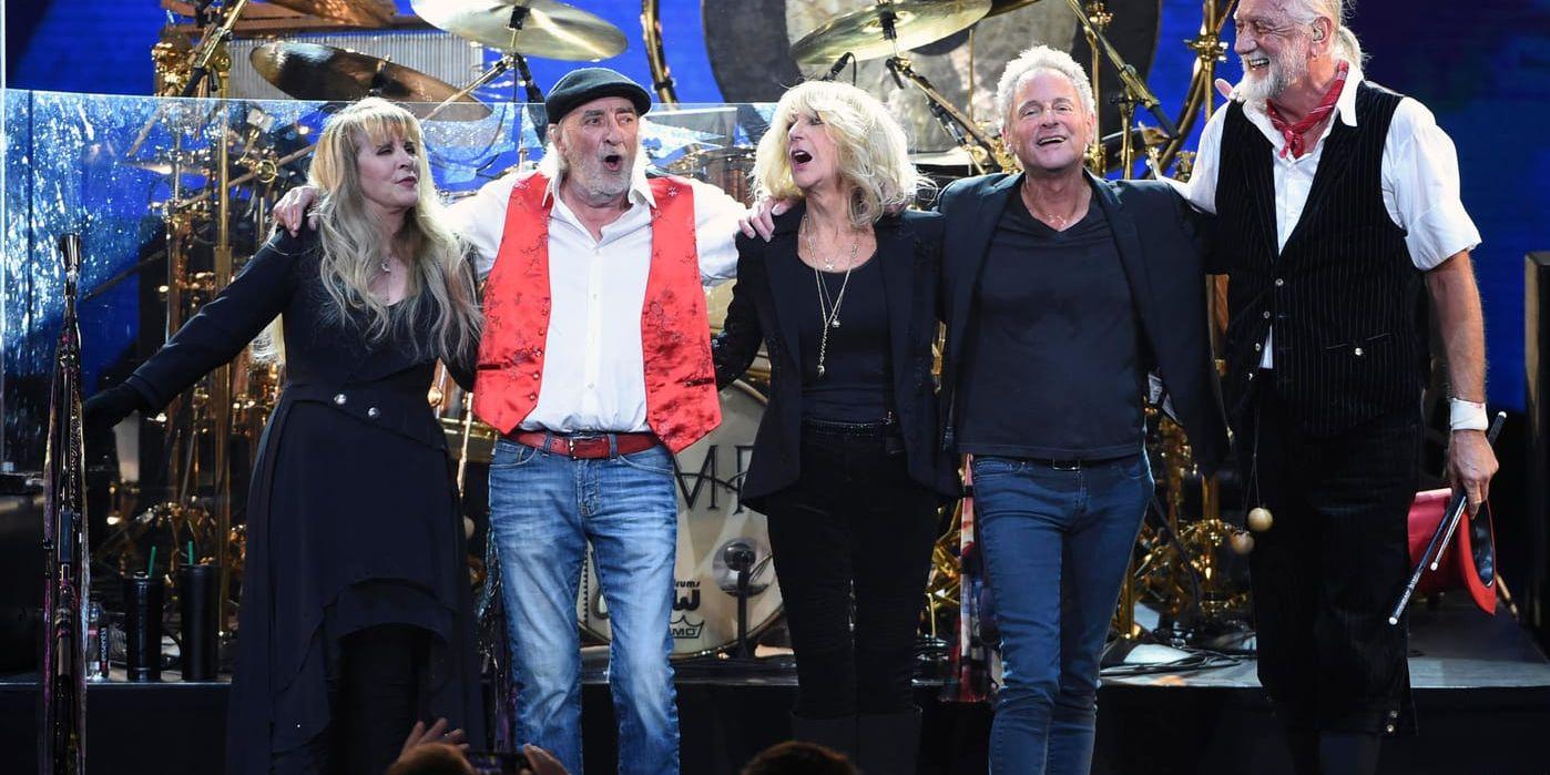 Sista gången hela Fleetwood Mac samlades var i januari i år vid Musicares Person of the year tribute. Från vänster: Stevie Nicks, John McVie, Christine McVie, Lindsey Buckingham och Mick Fleetwood. Arkivbild.