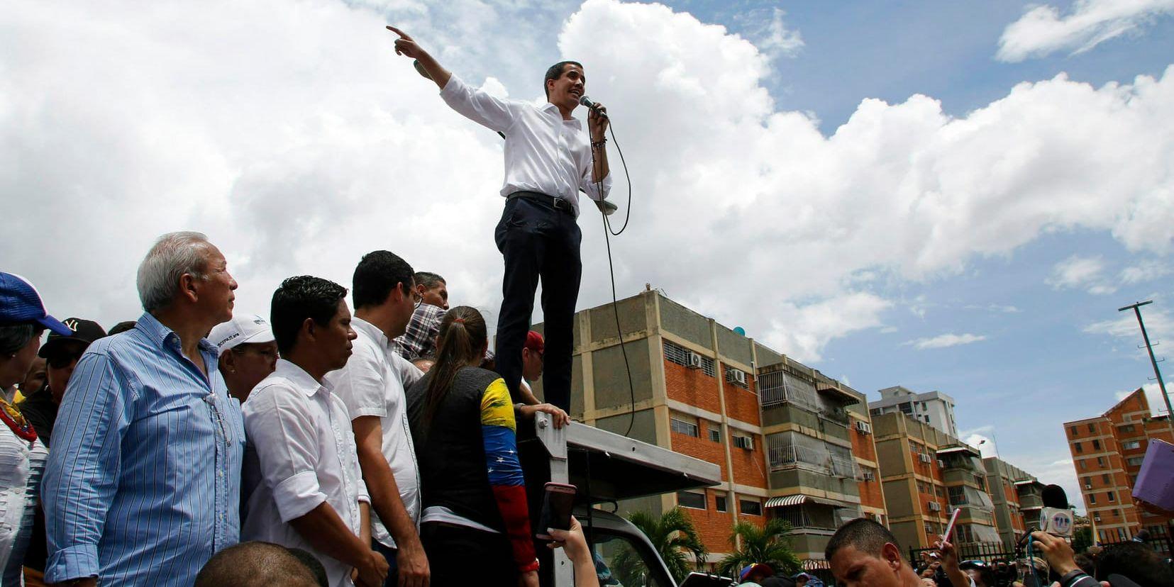 Venezuelas oppositionsledare och självutnämnde interimspresident Juan Guaidó vid ett kampanjmöte i staden Barquisimeto i söndags.