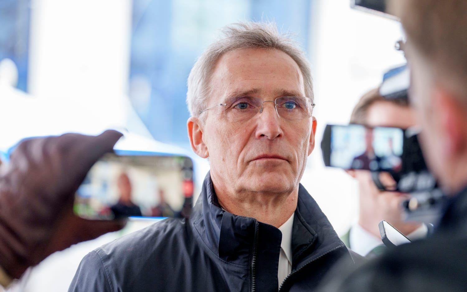 Norges finansminister Jens Stoltenberg möter pressen i München på söndagen. Han tillträdde sin tjänst så sent som den 4 februari.