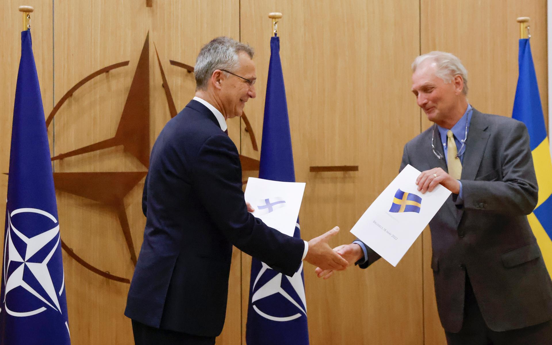 Finland och Sverige ansökte om ett Nato-medlemskap den 18 maj. Natoansökan möttes av motstånd från Turkiet som menade att de två länderna skyddar terrorister.