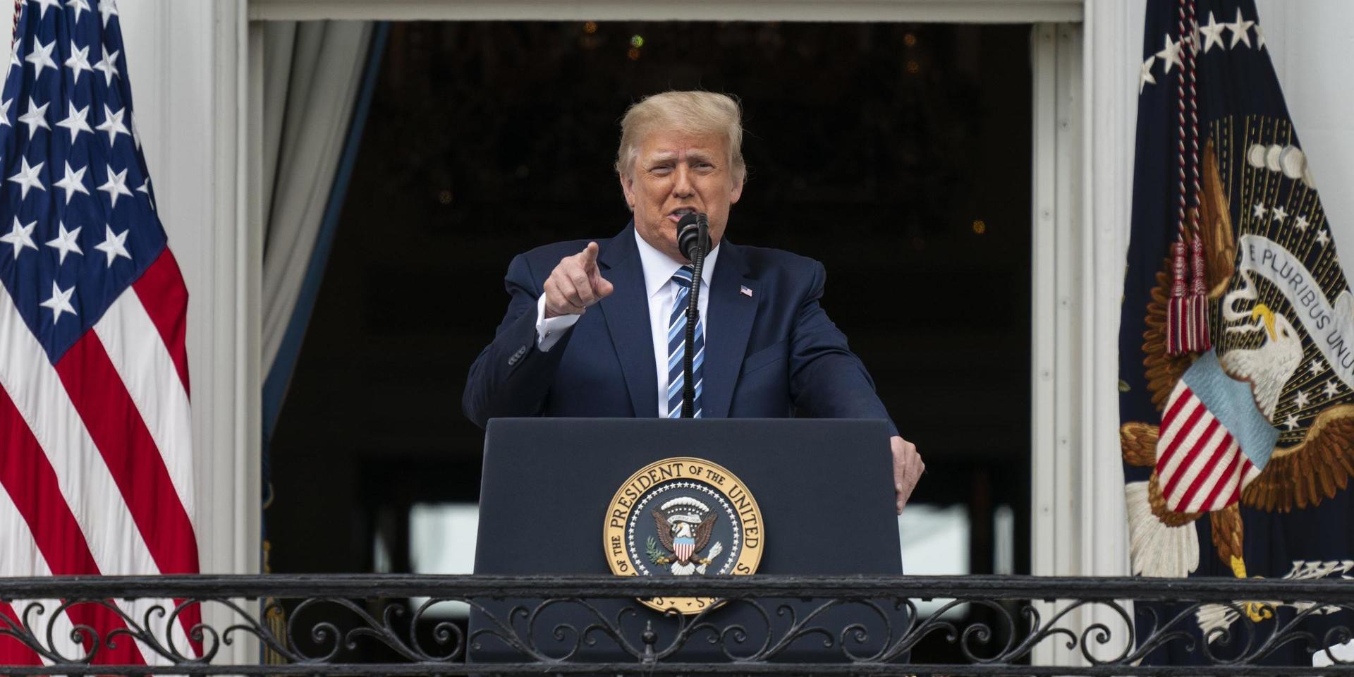 President Donald Trump talade på lördagen från Vita husets balkong.