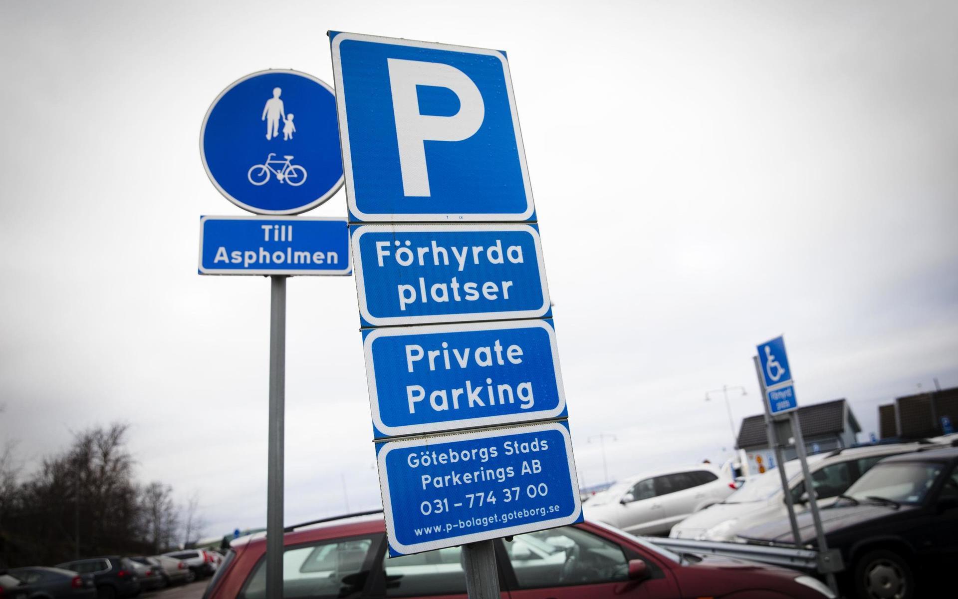 Det är svårt att hitta parkering på Saltholmen. Nu blir det nästintill omöjligt för besökare. 