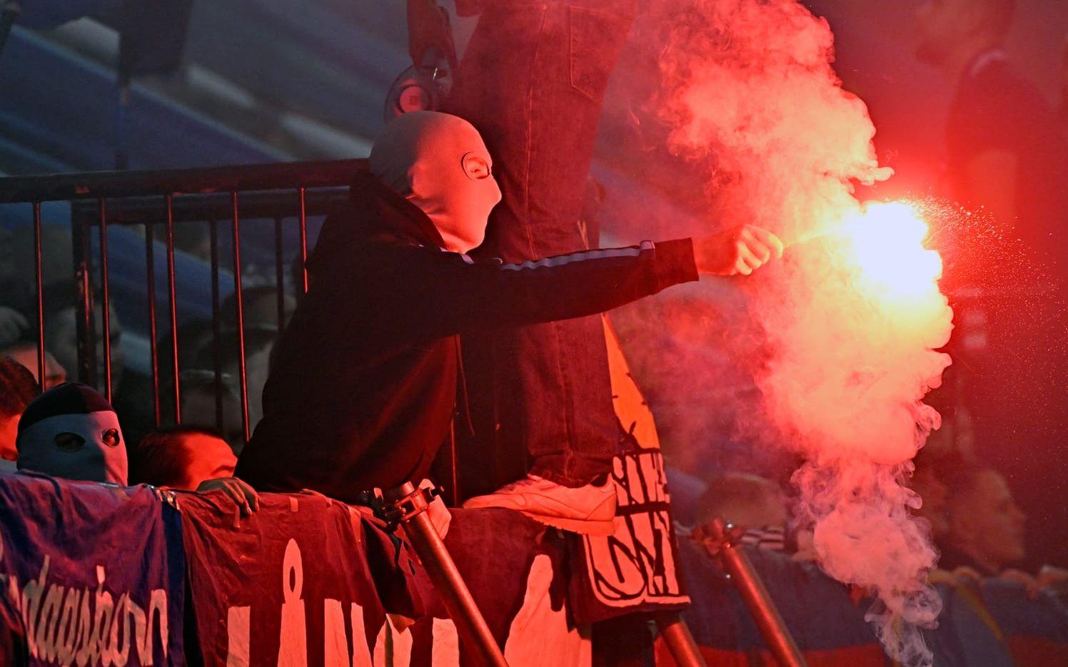Det är vanligt med maskerade supportrar på matcher i svensk elitfotboll. Arkivbild.