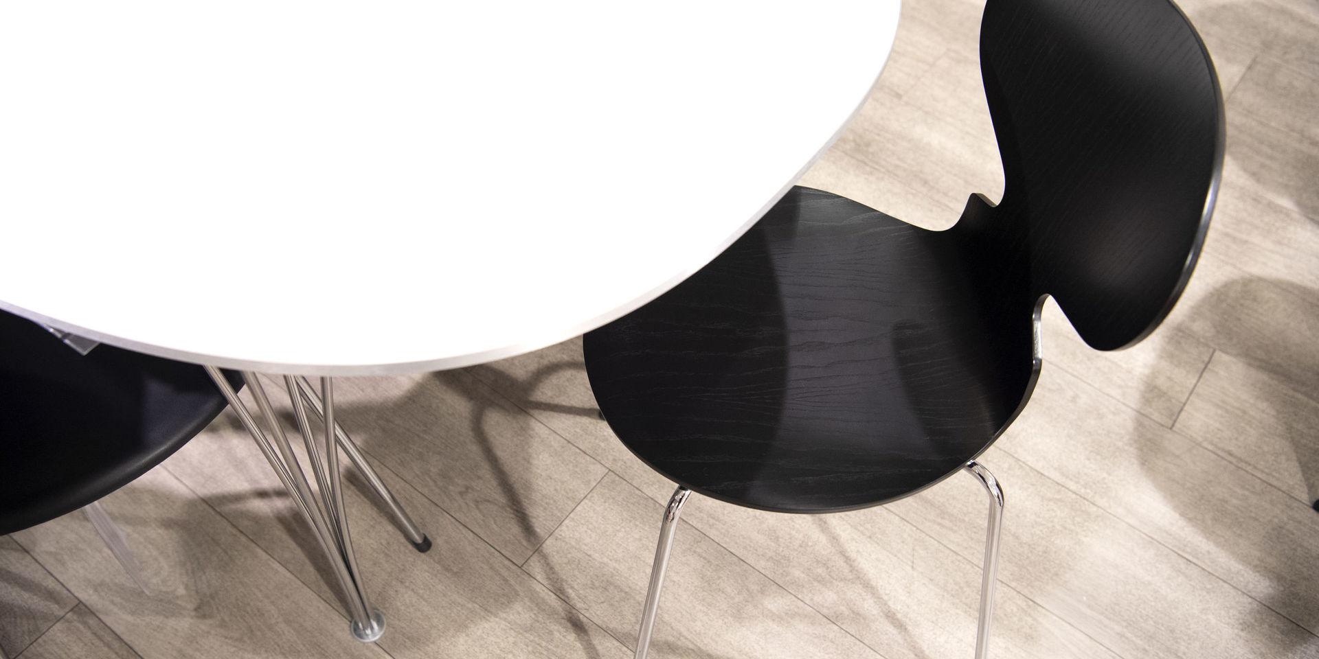 Stolen Myran ritades av danske designern och arkitekten Arne Jacobsen.