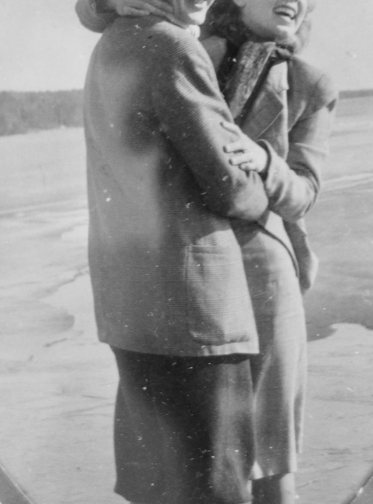 Willy och Gerd, unga och förälskade. Bilden ur det privata fotoalbumet togs 1950 och två år senare gifte de sig.