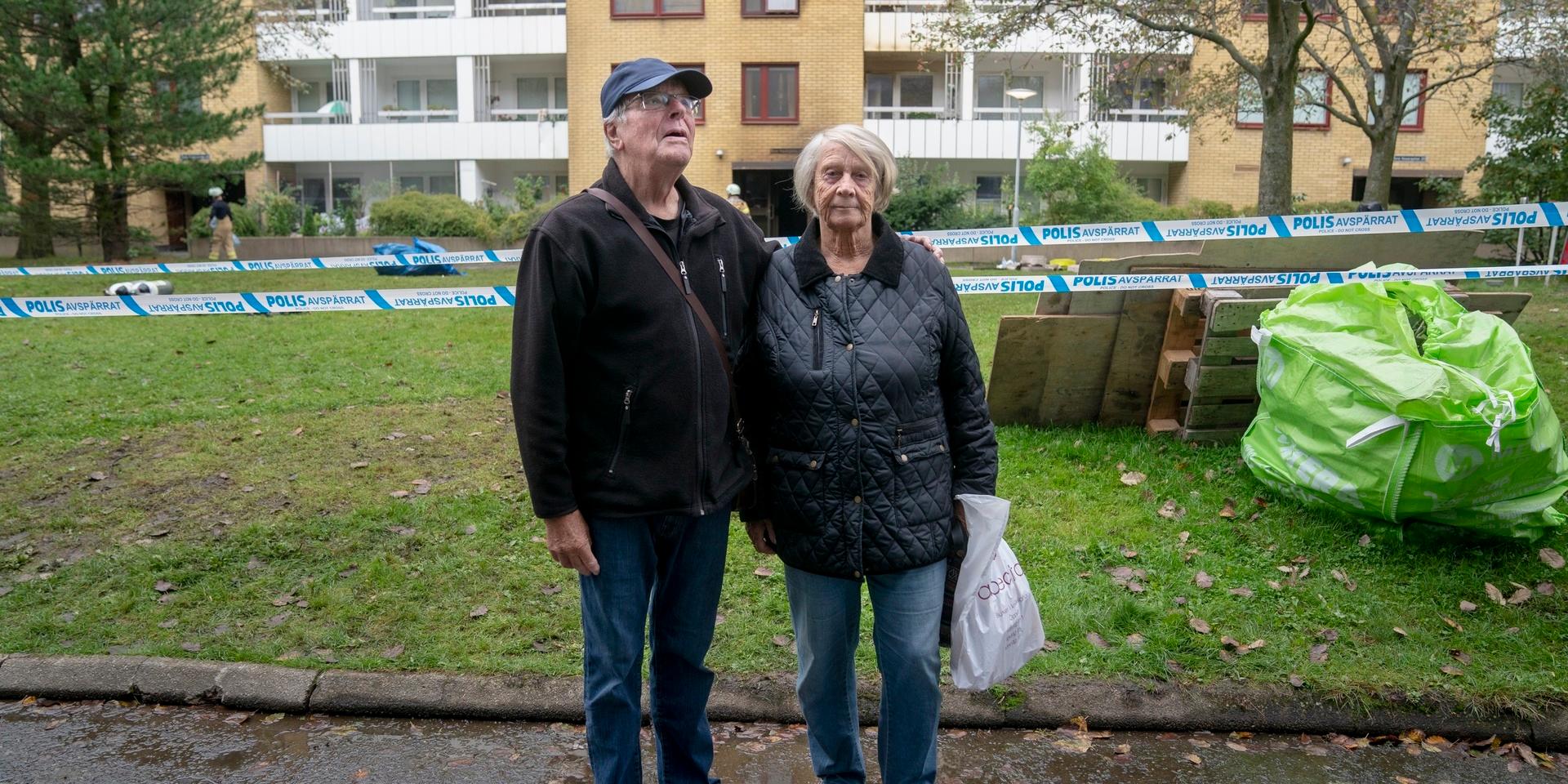 - I går såg vi på tv att det var vårt hus som brann, säger Gösta och Ingrid Kämpe.