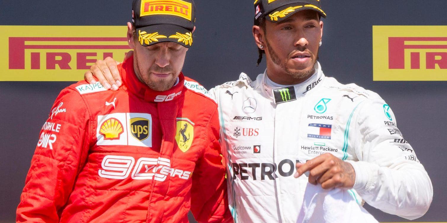 Lewis Hamilton, till höger, fick jubla efter att Sebastian Vettel straffats med tidstillägg. Arkivbild.