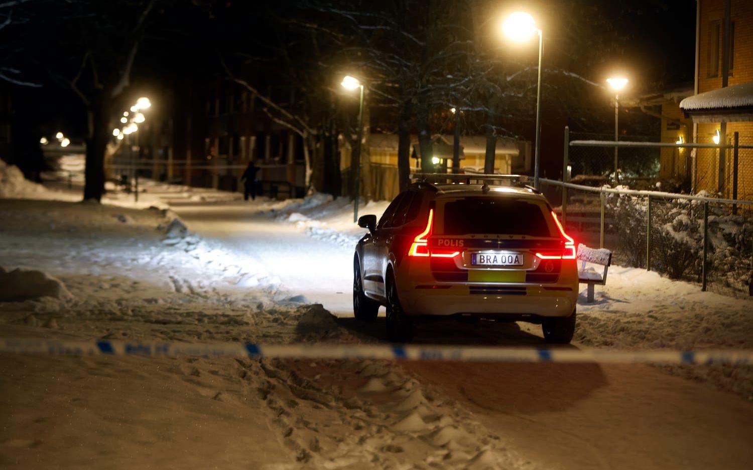 Polisen har spärrat av två platser, en av dem utomhus.