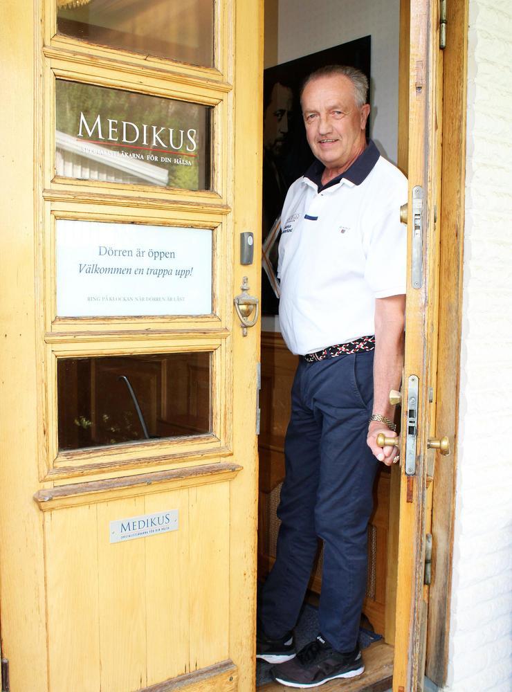 Maurice tänker fortsätta att hålla dörren till kliniken öppen.