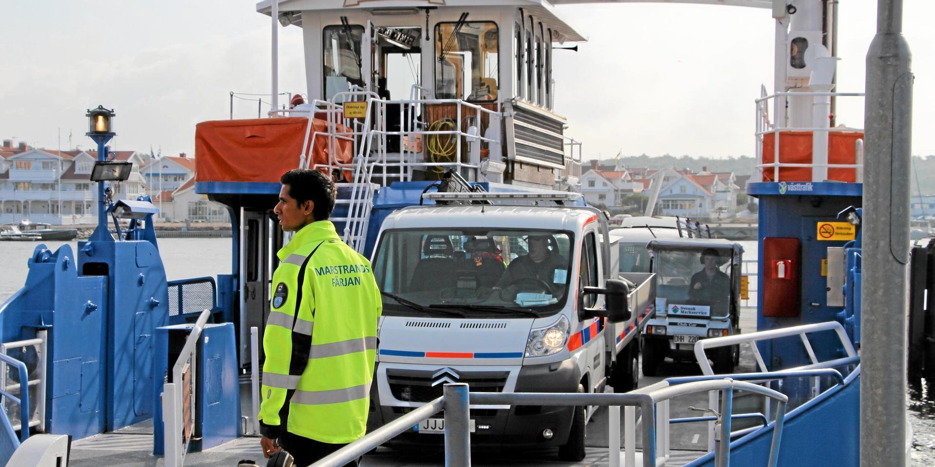 Kommunen håller på att ta fram ny taxa för Marstrandsfärjan för att kunna ta över driften vid nyår.
