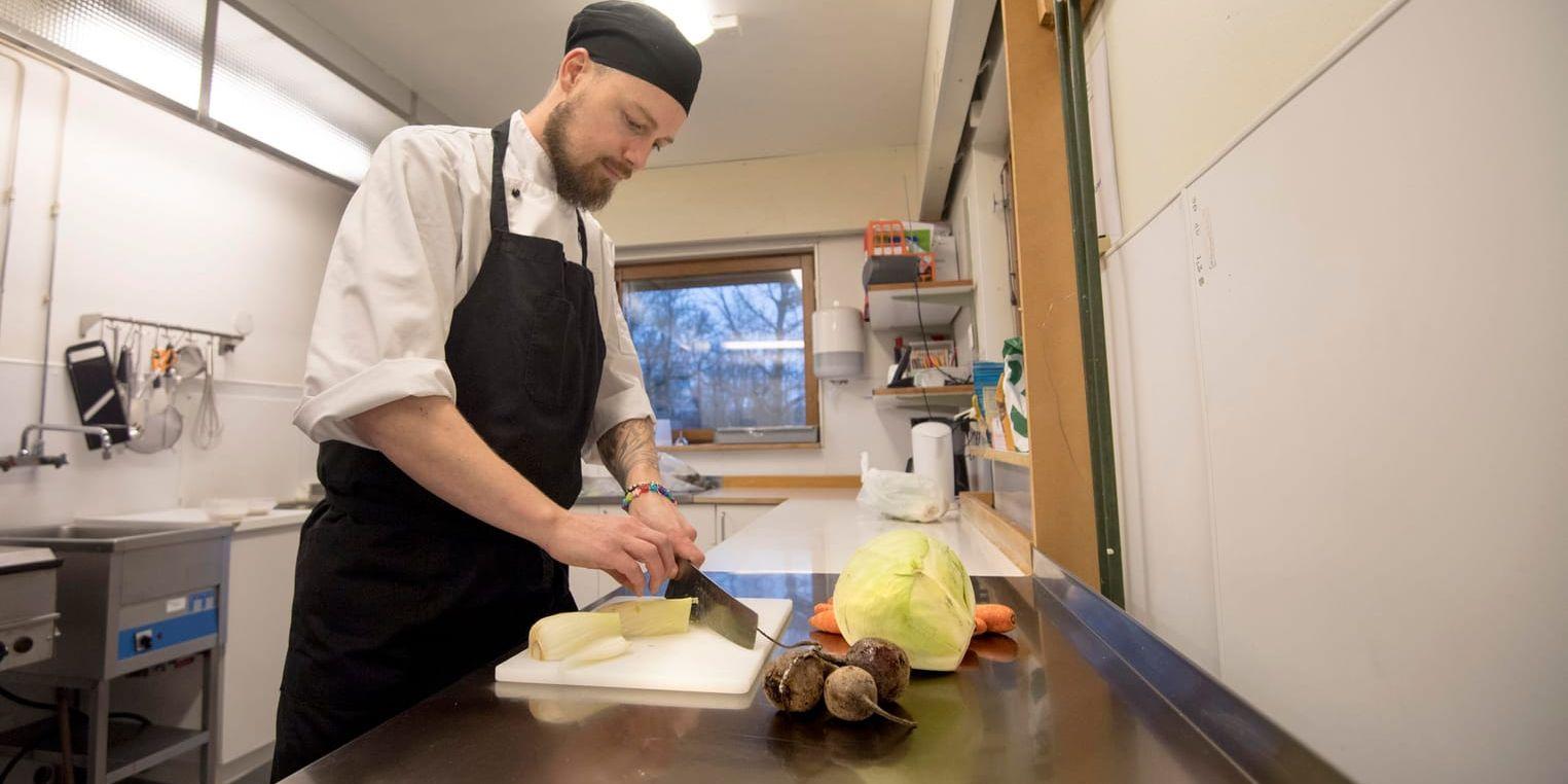 På den kommunala förskolan Röda Stråket i Göteborg är 87 procent av maten som serveras ekologisk. "Målet jag har satt upp för mig själv är att det ska vara 100 procent", säger kocken Johan Bredwad.