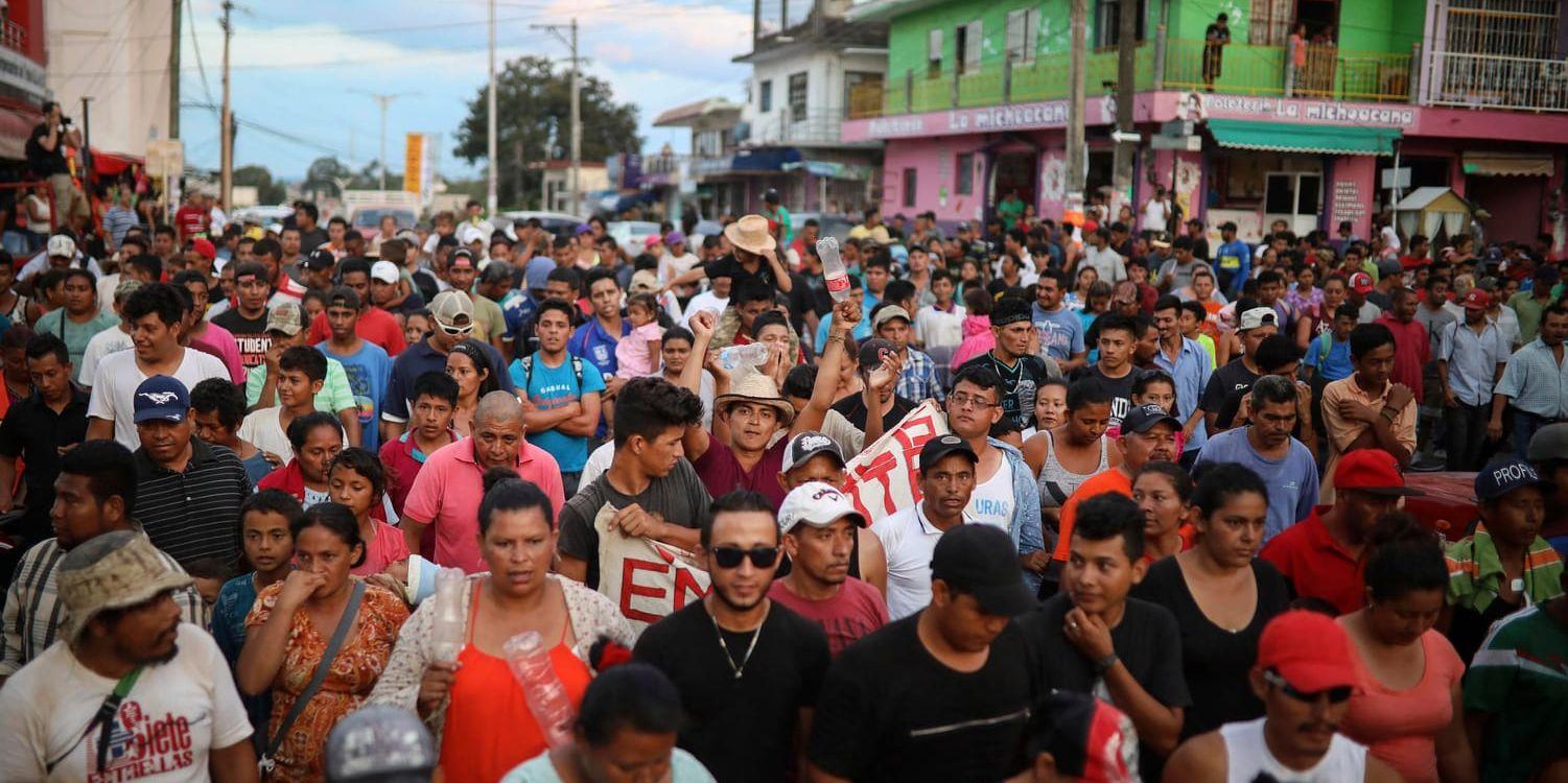 Marschen Víacrucis del Migrante i staden Matías Romero, Oaxaca – mer än 1 300 kilometer söder om gränsen till USA. Bilden är tagen i tisdags, och marschen rapporteras nu upplösas.
