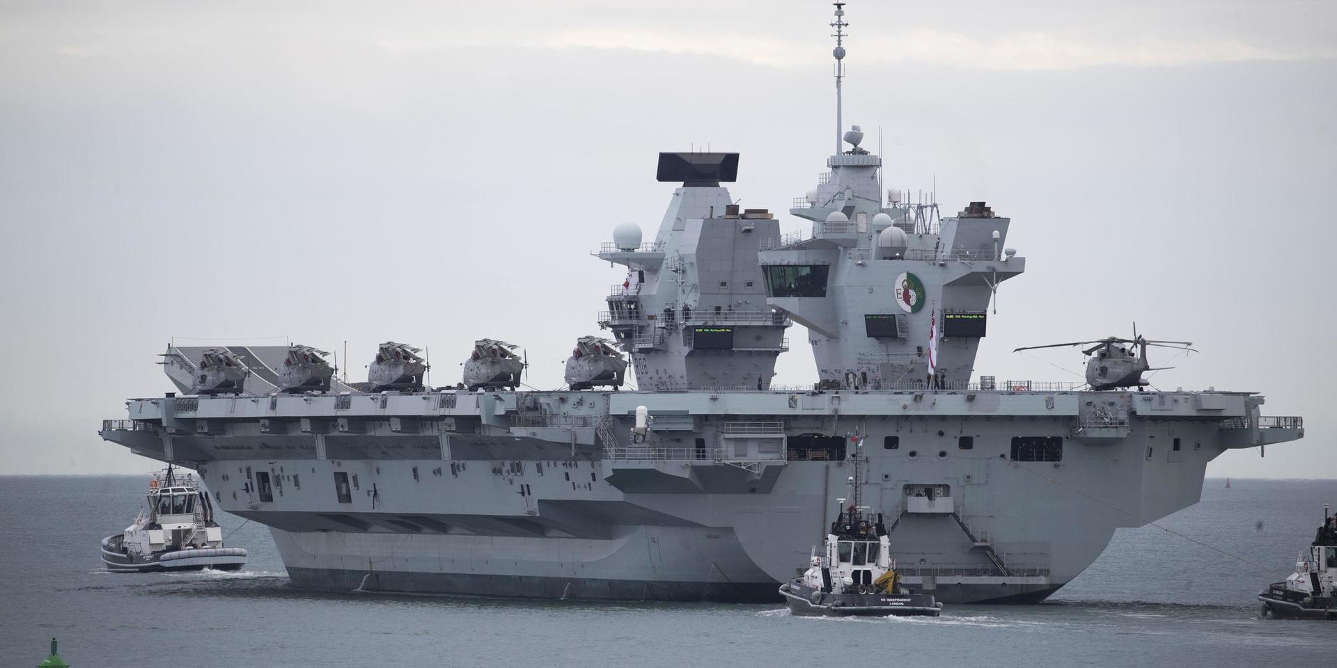 Det brittiska hangarfartyget HMS Queen Elizabeth ska bistå fartygen som skickas till Svarta havet.