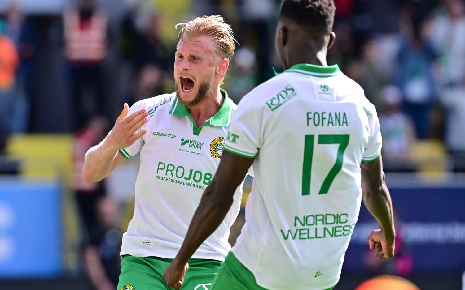 Simon Strand höll inte igen vid målfirandet mot sin gamla klubb. 