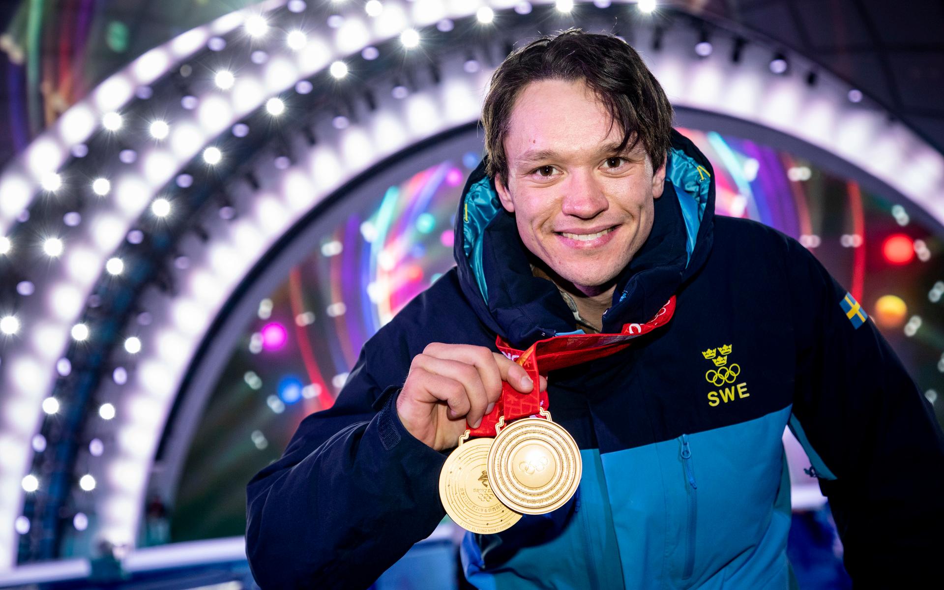 Skridskoåkaren och olympiska guldmedaljören Nils van der Poel har gett bort sin OS-medalj till Gui Minhai. Författaren och bokförläggaren sitter fänglad i Kina, efter att han blivit anklagat för spioneri.