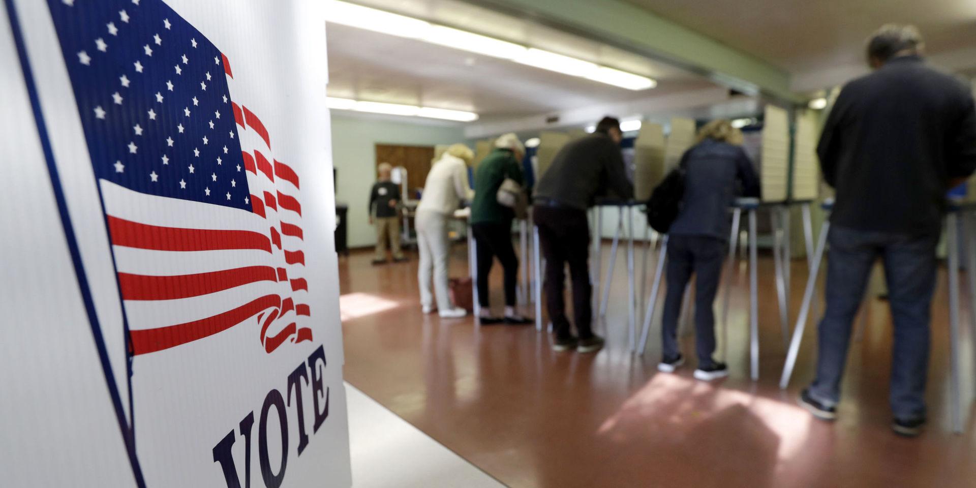 Vallokalerna har öppnat i USA.
