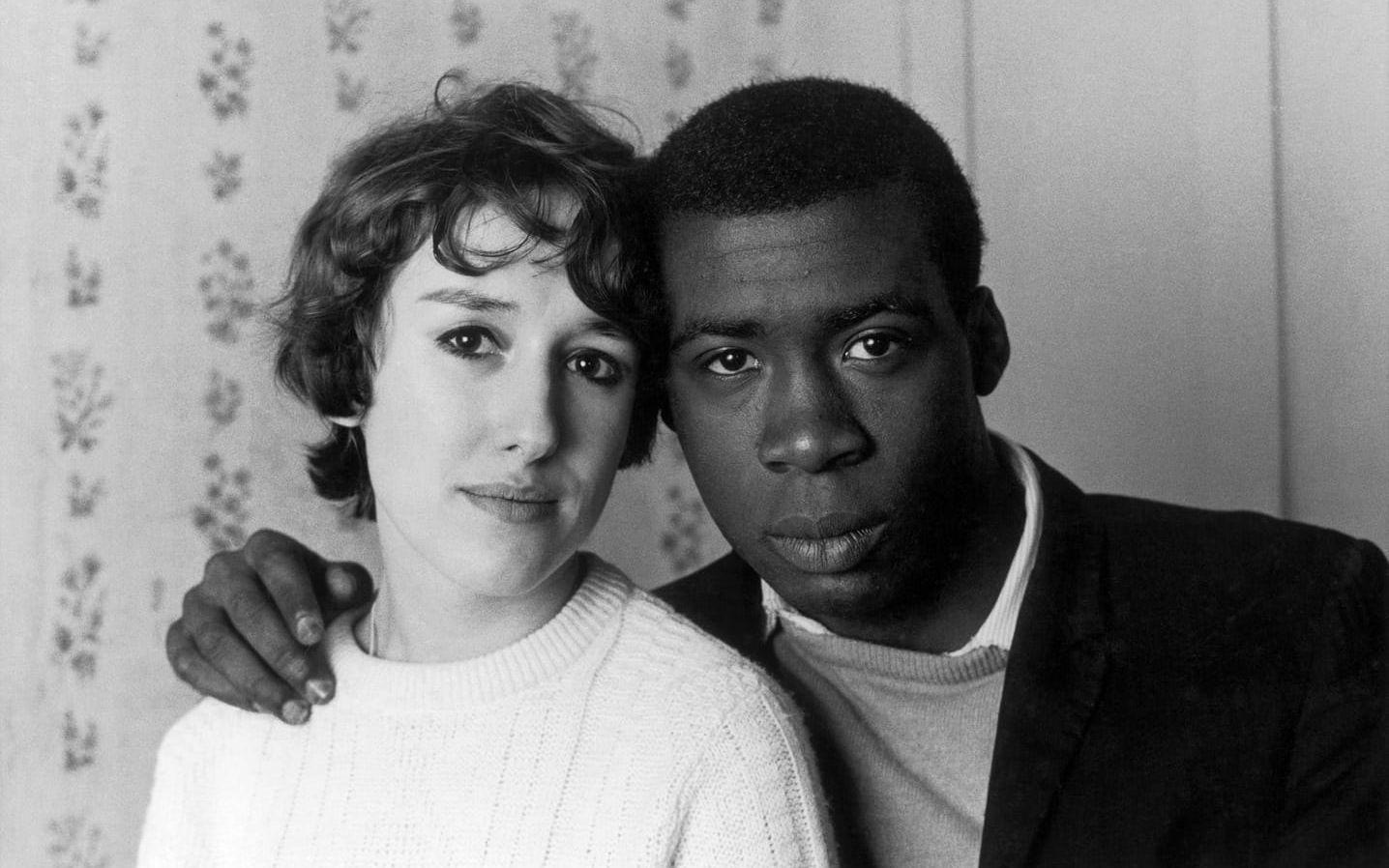 Fotot ”Notting Hill Couple” från 1967 av Charlie Phillips. 