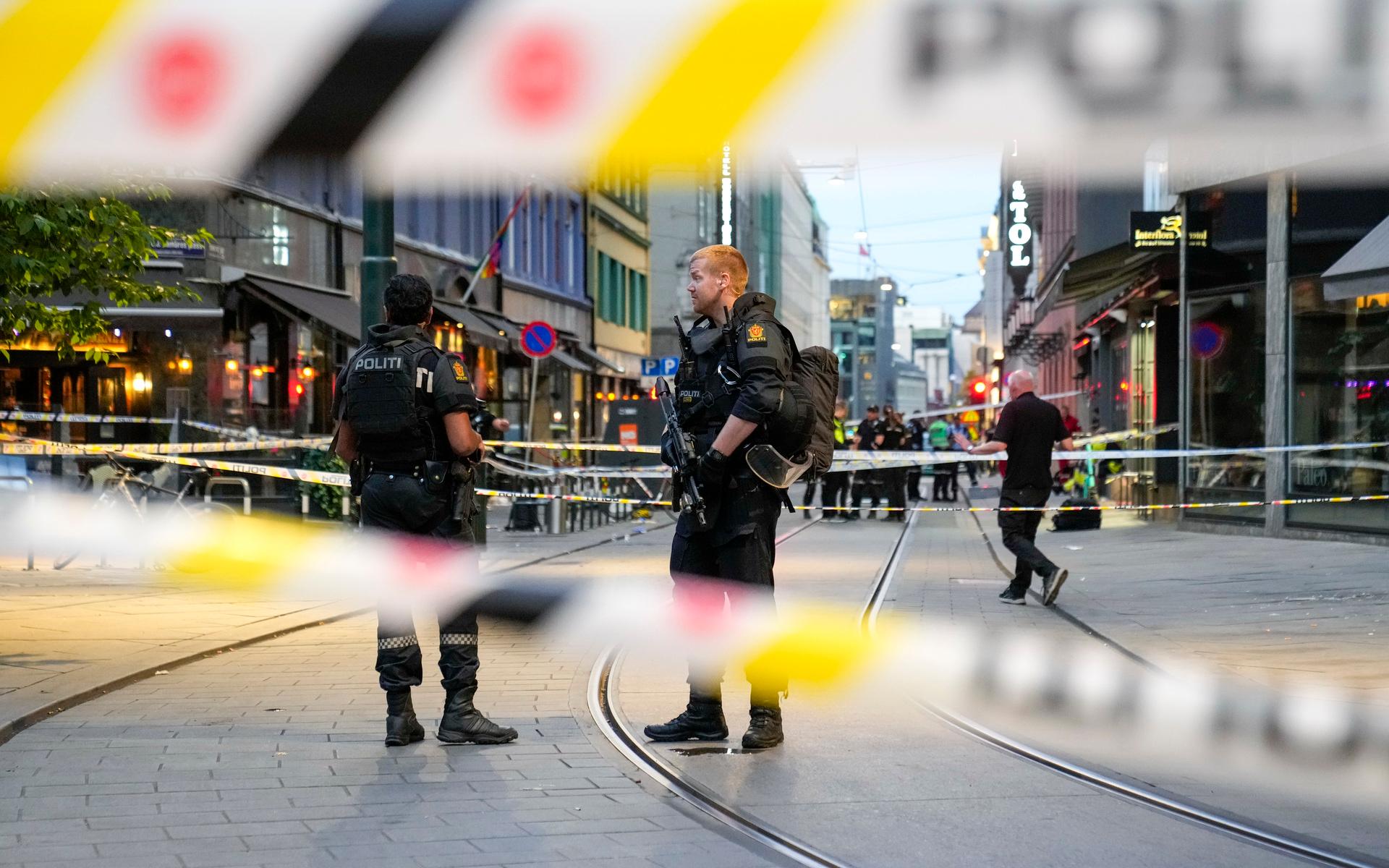 Skjutningen skedde vid ett uteställe, känt som en populärt gaybar, i centrala Oslo.