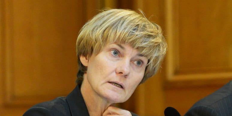 Avgår. En artikelserie i Dagens Nyheter om vänskapskorruption vid Riksrevisionen fick riksrevisorn och tidigare statsrådet Susanne Ackum att lämna sin tjänst.