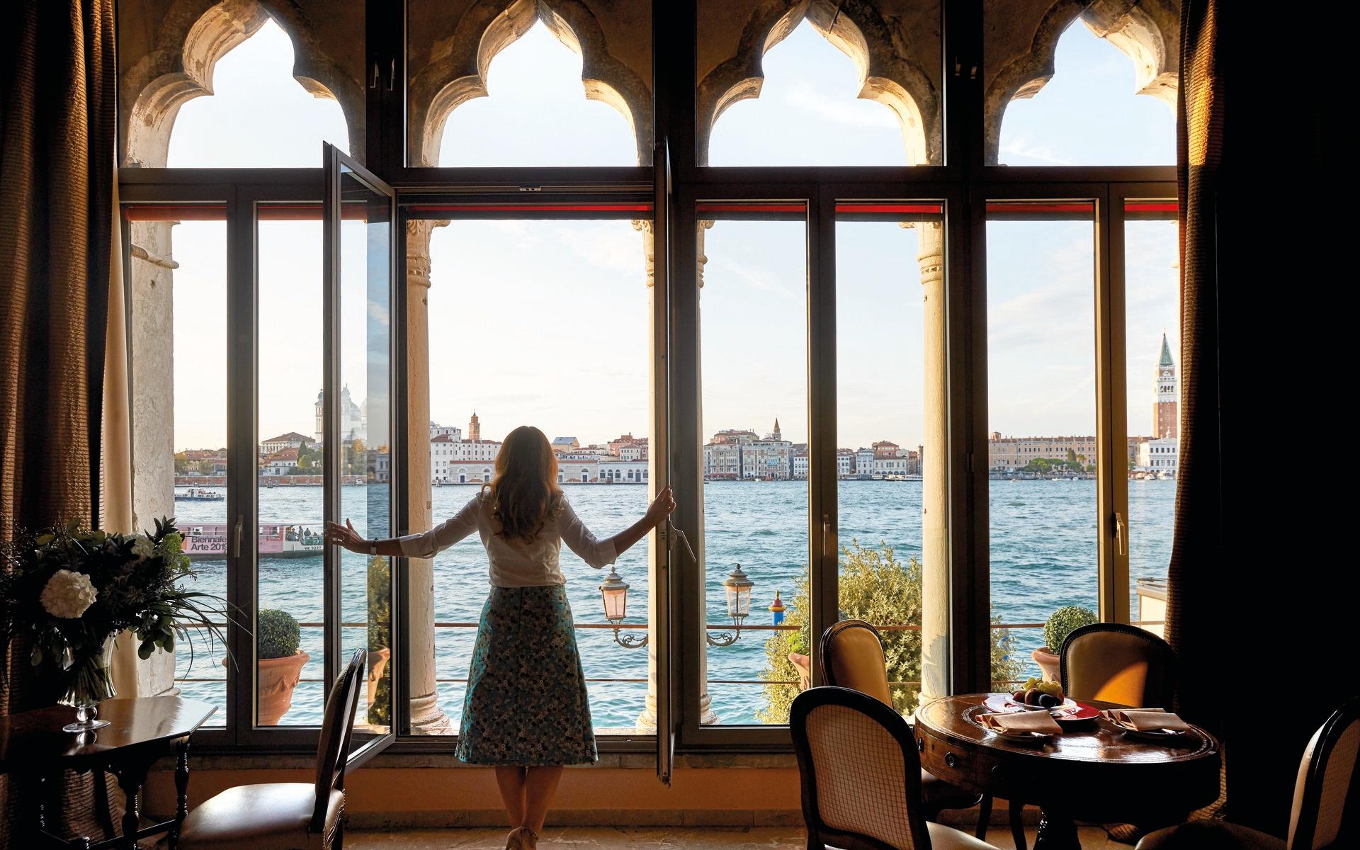 Hotell Cipriani på ön Giudecca i Venedig, med vy bort mot Canal Grande och Markusplatsen.