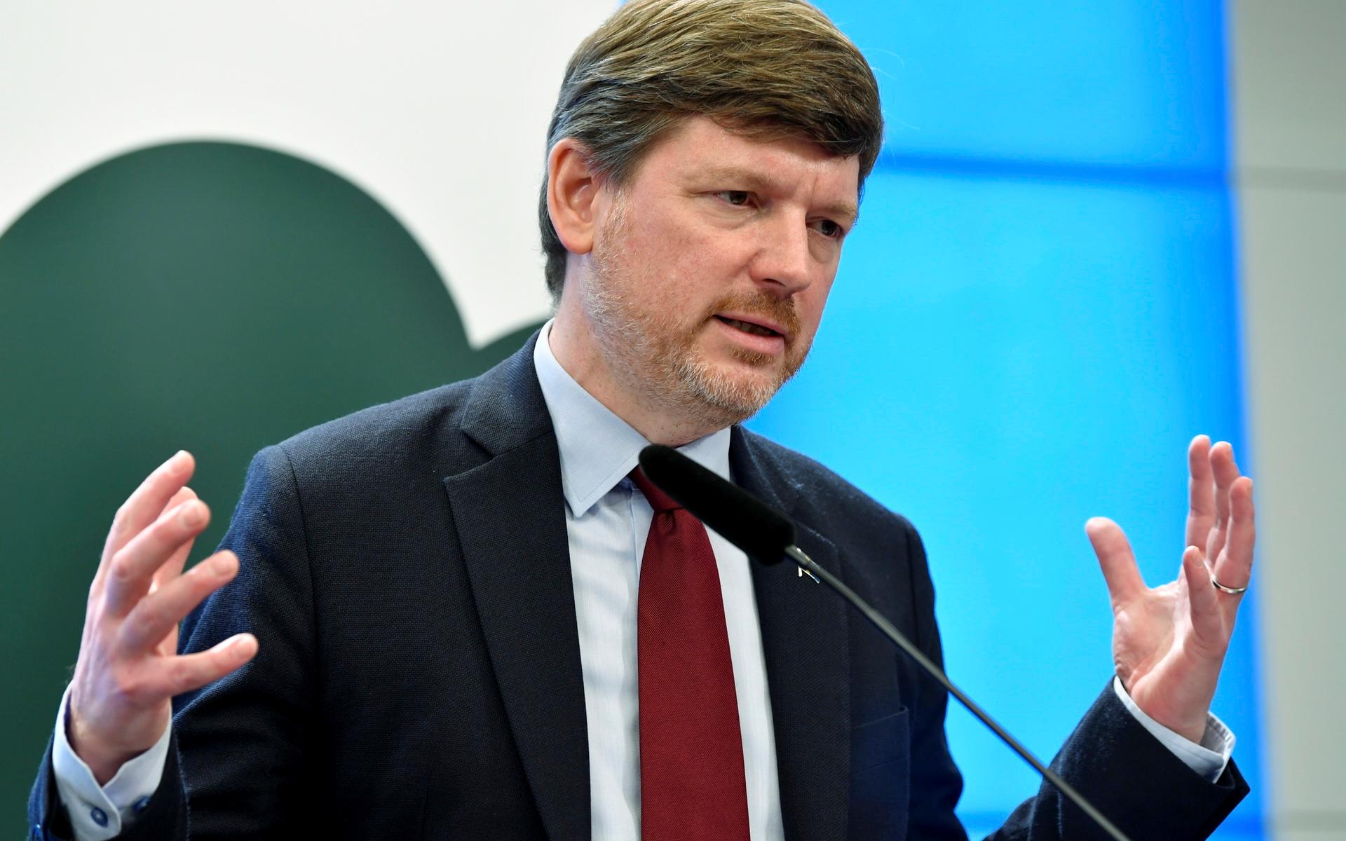 Centerpartiets ekonomisk-politiska talesperson Martin Ådahl säger att jordbruket drabbats enormt hård av höga priser på diesel och el, men kanske ännu mer av ökande kostnader för gödsel och sojafoder.