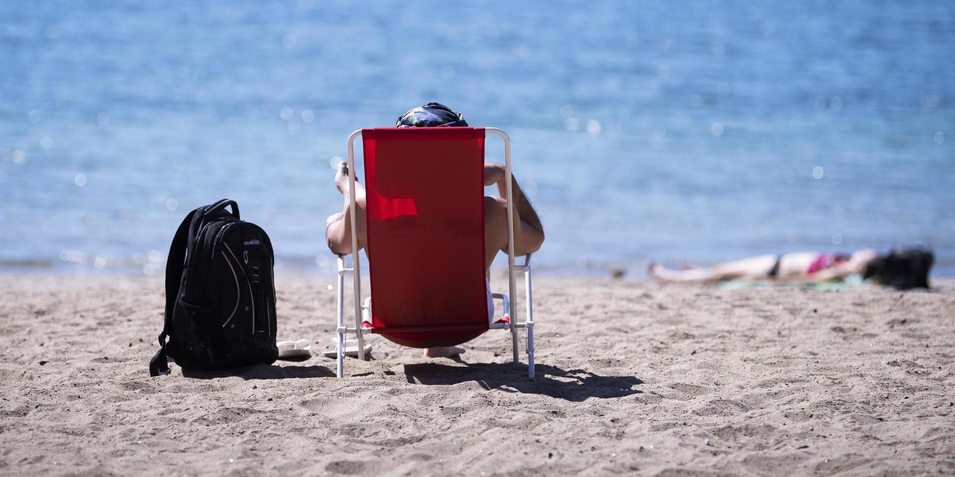 De som vill hänga på stranden för sol och bad får skynda sig, snart försvinner värmen för i sommar.