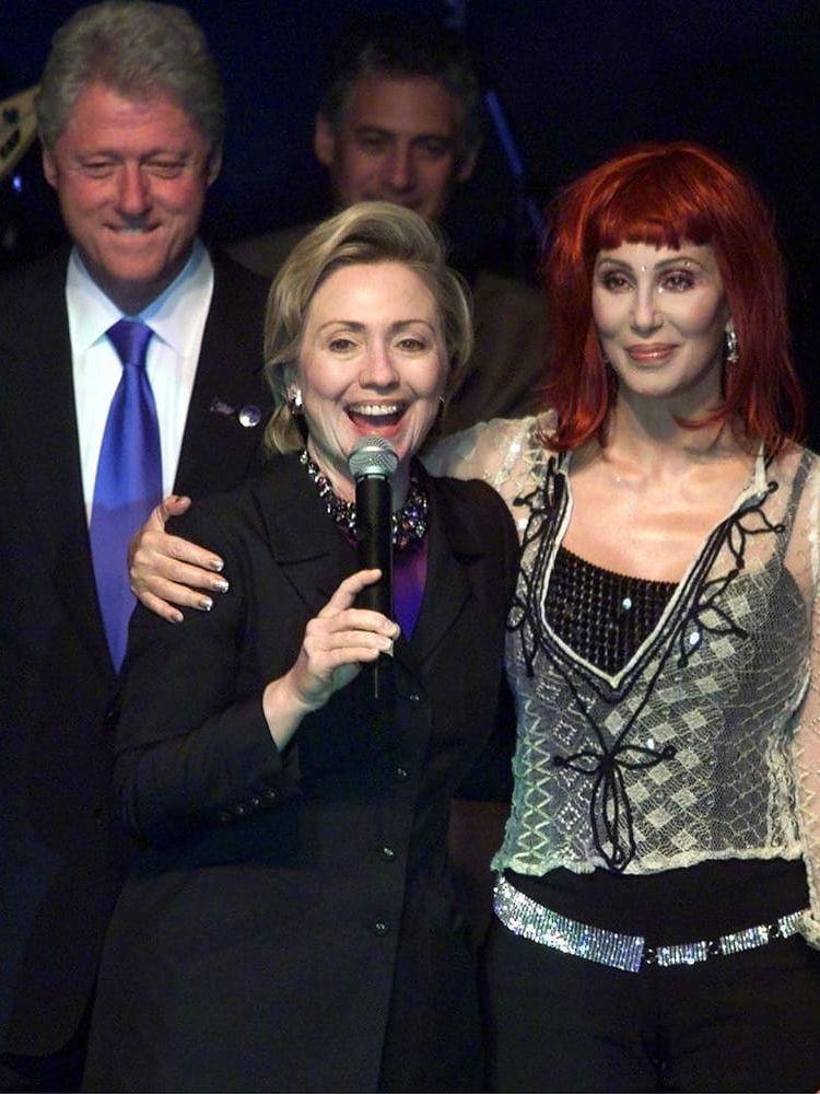 Tillsammans med nuvarande amerikanska presidentkandidaten Hillary Clinton år 2000. Foto: TT.