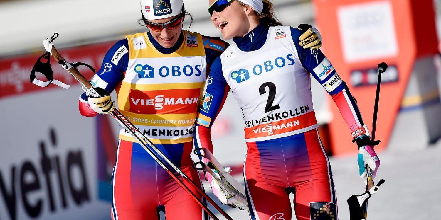 Marit Bjørgen (till vänster) och Therese Johaug efter ett världscuplopp i Holmenkollen 2015. Arkivbild.