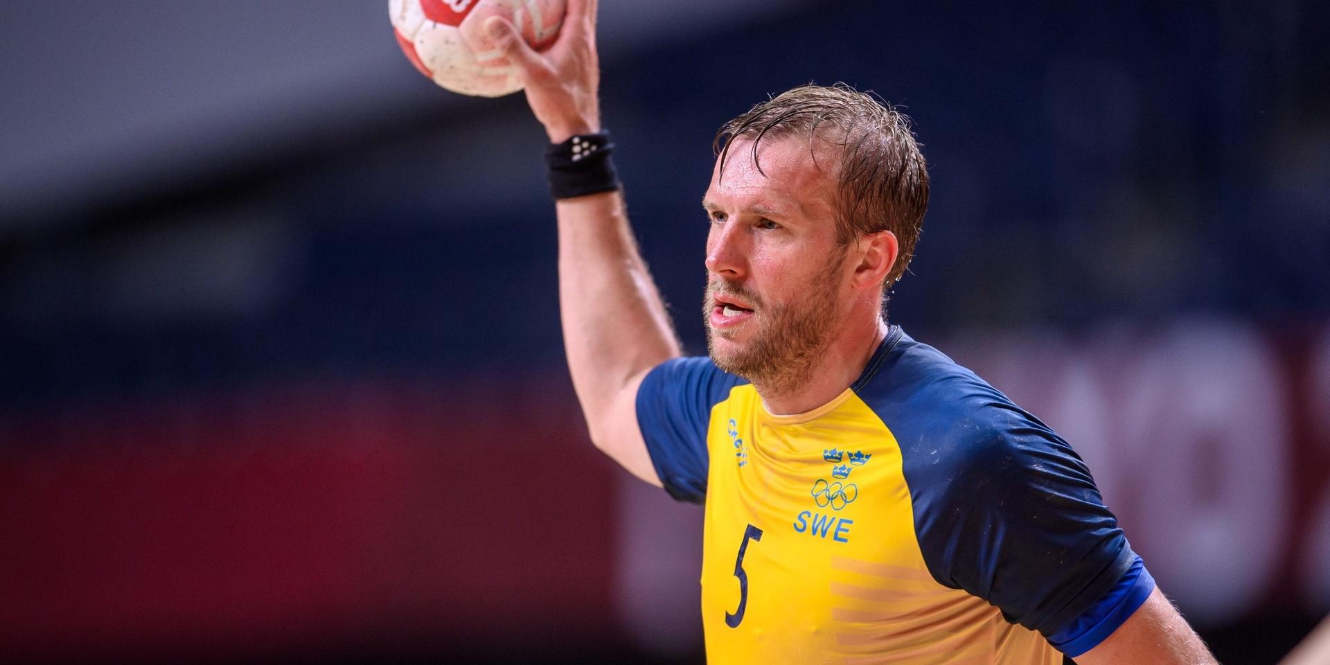 210726 Max Darj of Sweden competes in the men´s handball match between Japan and Sweden during day 3 of the Tokyo 2020 Olympic Games on July 26, 2021 in Tokyo. Photo: Daniel Stiller / BILDBYRÅN / kod DS / DS0174