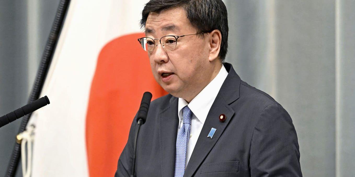 Den japanska regeringens talesperson Hirokazu Matsuno på en pressträff efter jordbävningen, som uppmättes till 6.2.