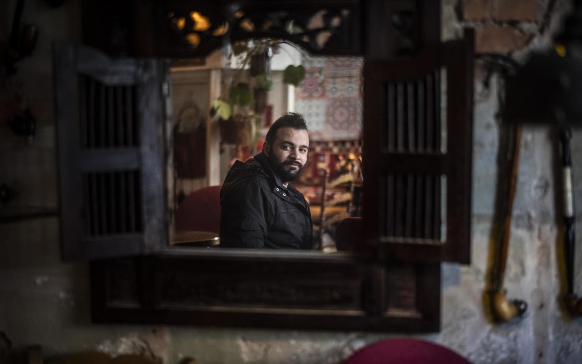 Kortfilmen ”Yellow” som han gjorde i turkiskt flyktingläger skildrar vännen Waels tid som fånge i den syriska regimens fängelser.